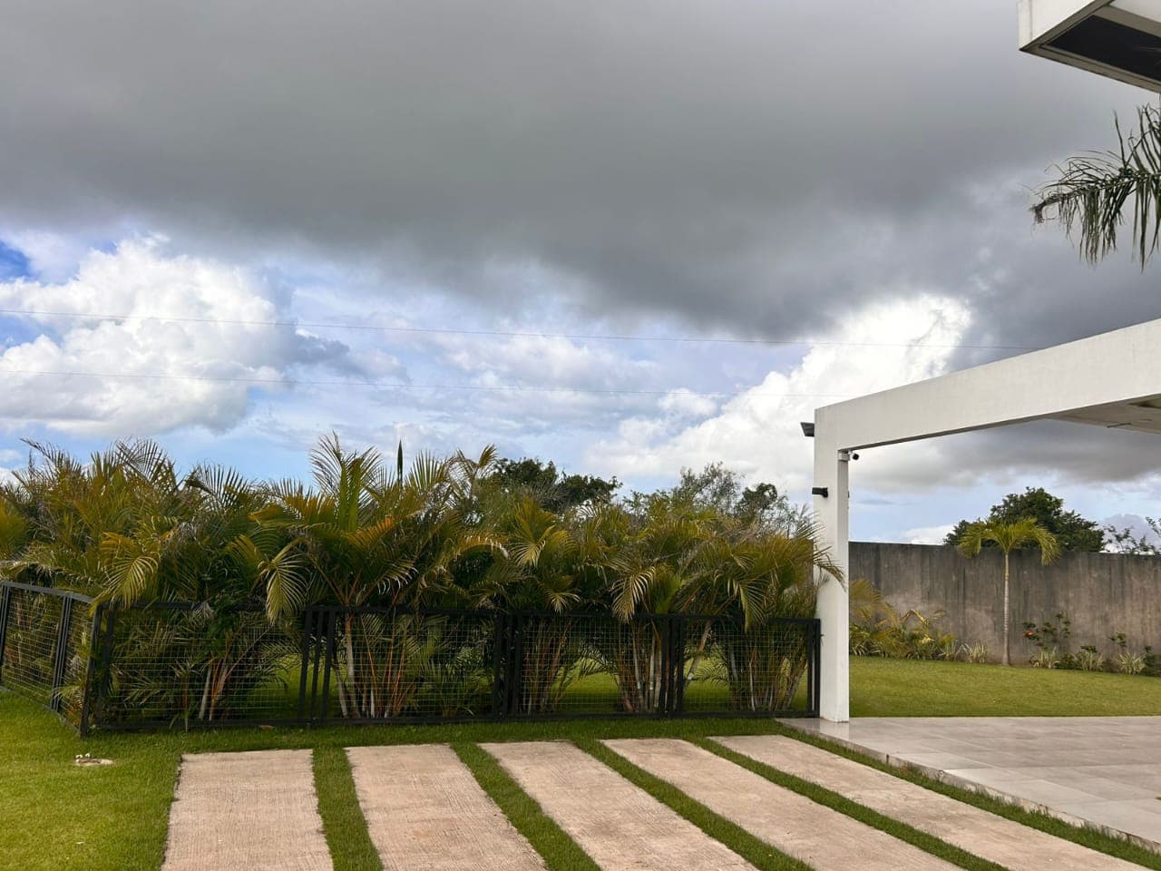 The recreational lawn at Davezies House
