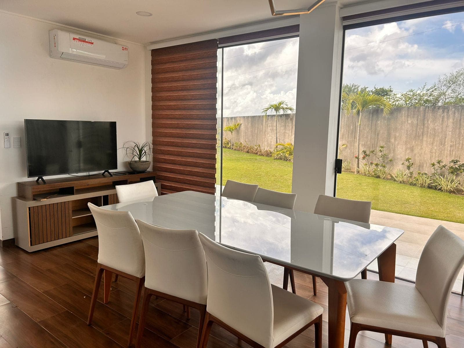 The dining room at Davezies House