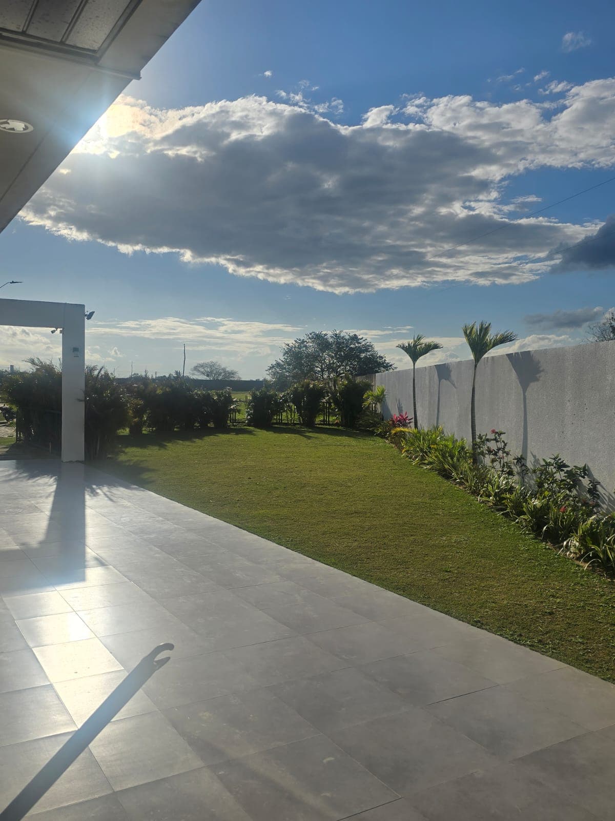 The covered patio and lawn walkway at Davezies House